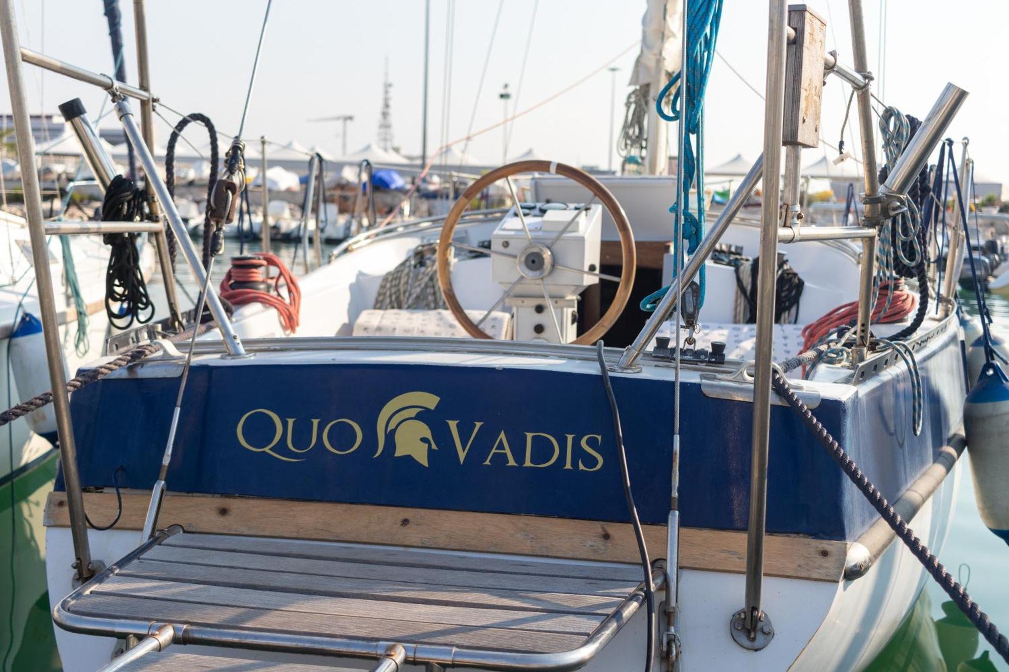 Quo Vadis Yacht Hotel Bari Exterior foto