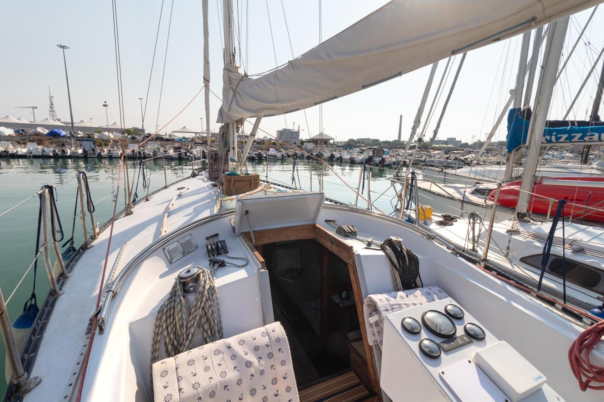 Quo Vadis Yacht Hotel Bari Exterior foto