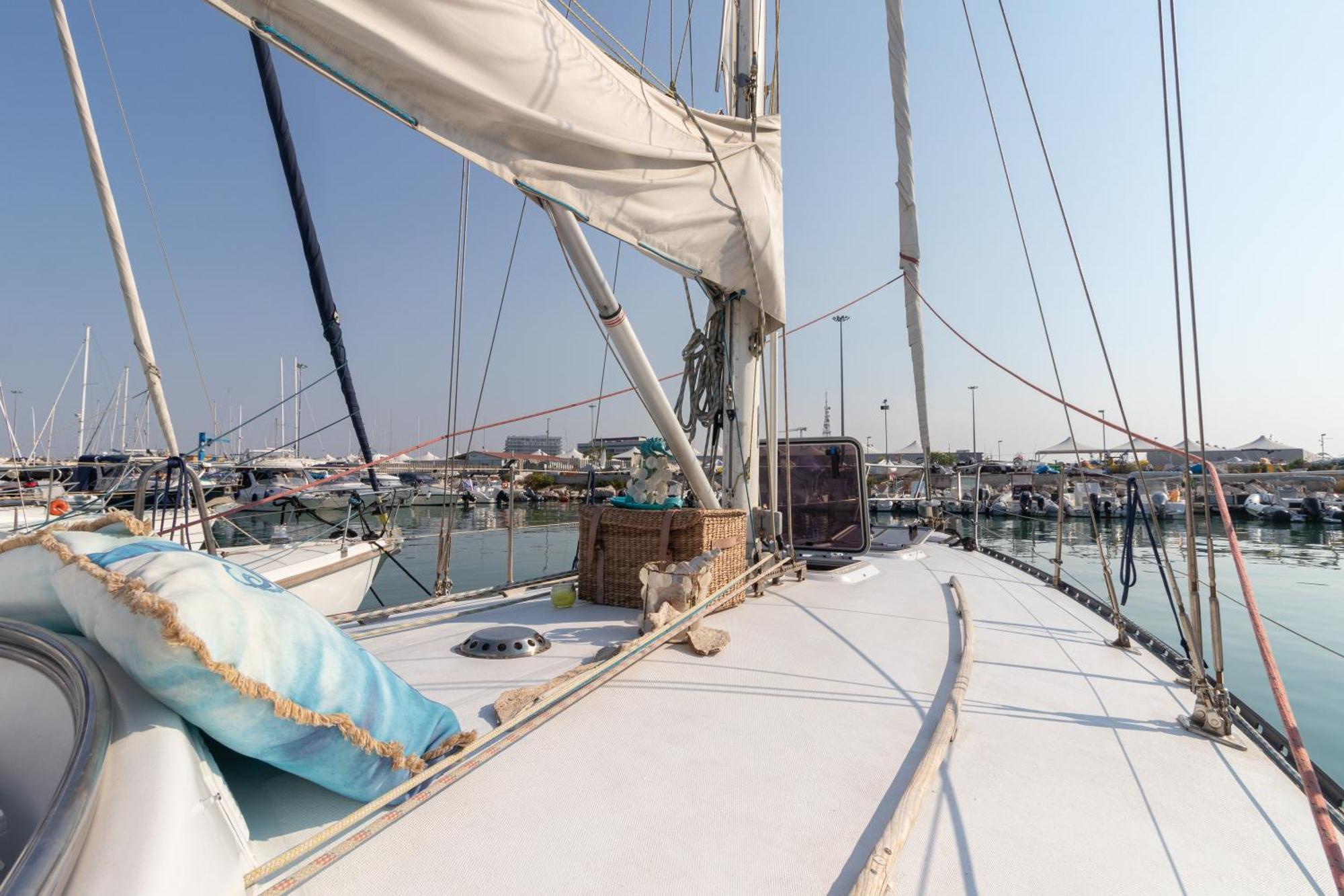 Quo Vadis Yacht Hotel Bari Exterior foto